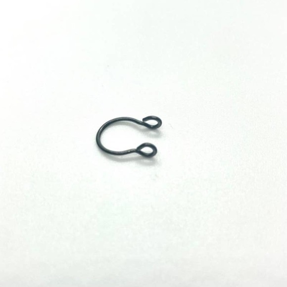 SINGLE Fake Septum Nose Ring Cuff - Black - Picture 5 of 6